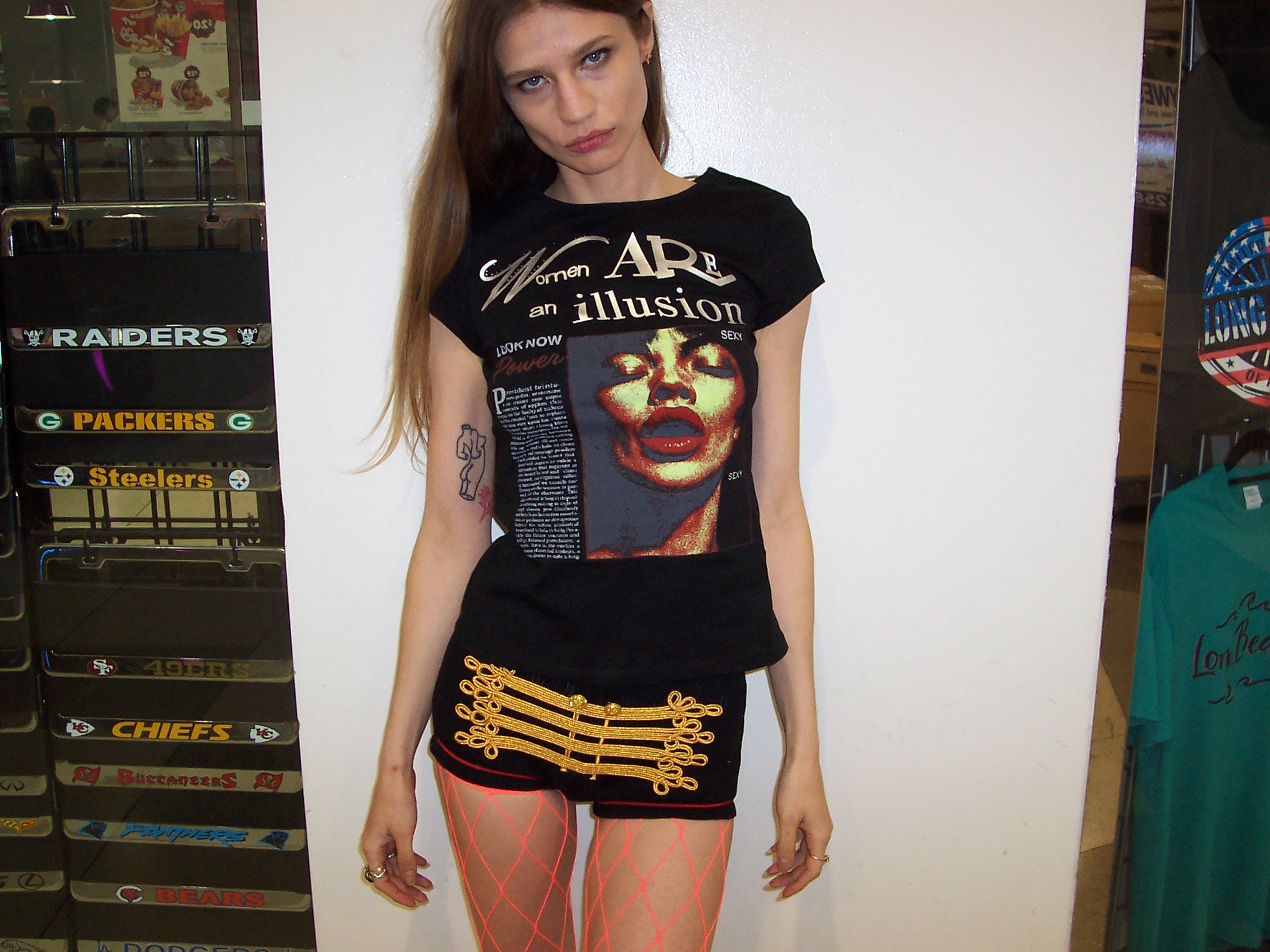 Praying/プレイング Women Are An Illusion Tee Women Are An Illusion Tee – Praying